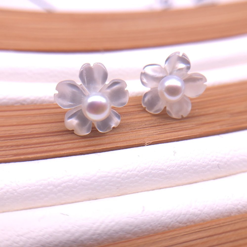 Freshwater Pearl Stud Earrings in Sterling Silver